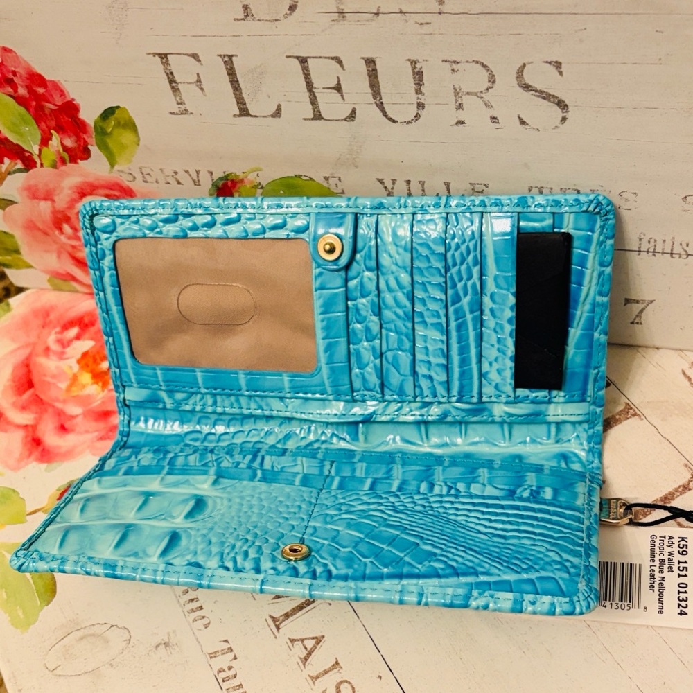 NWT✨BRAHMIN TROPIC BLUE MELBOURNE🩵 ADY WALLET RARE - Picture 9 of 16